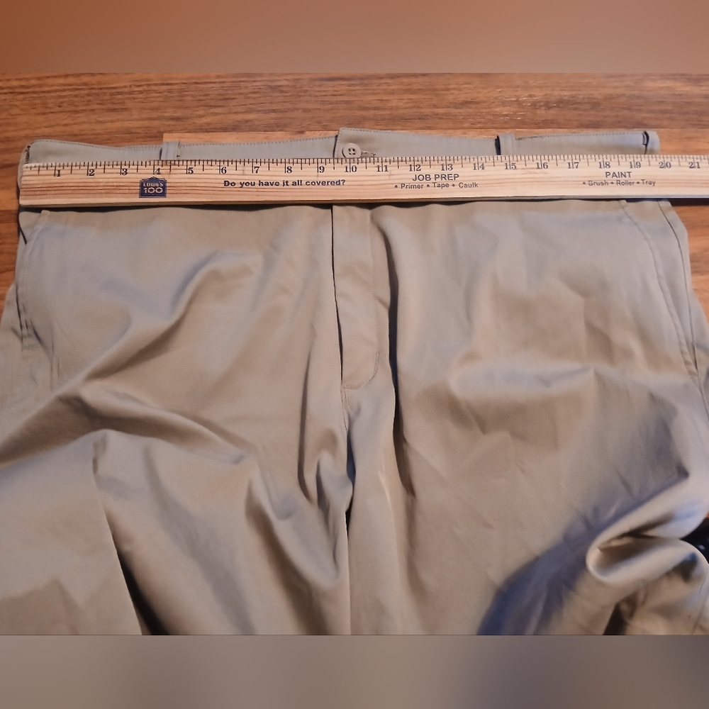 Nike Golf Men's Size 40 Light Tan Flat Front Shorts - Picture 4 of 8